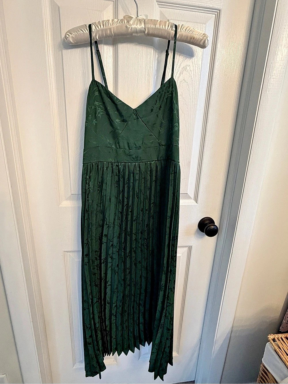 Lulus Fabulous Perfection Emerald Green Satin Pleated Midi Dress